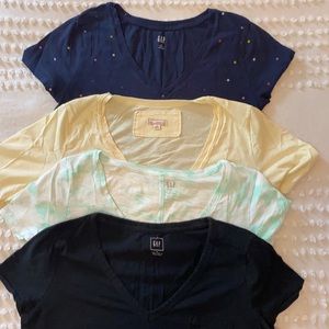 4 GAP v-neck tees